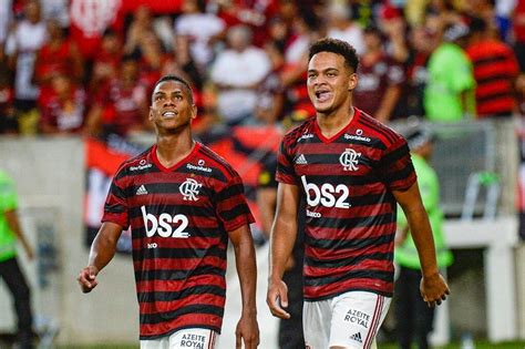 Ten teenagers died at flamengo's training ground last year. Flamengo chama artilheiro da Base para jogos da Libertadores