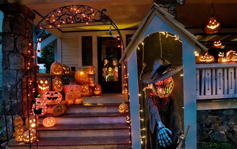 Unique Ways To Bring A Spooky Twist To Your Front Porch