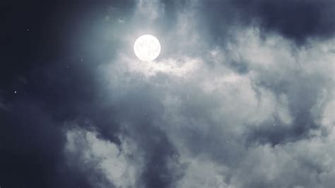 moon 2021 full stock footage free كمال القمر مادة للمونتاج قمر كامل مع الغيوم مشهد جوي جميل