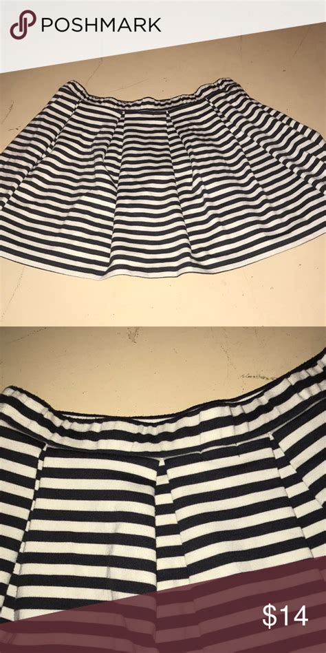 American Eagle Stripped Skirt Gray And White Stripped Skirt Elastic