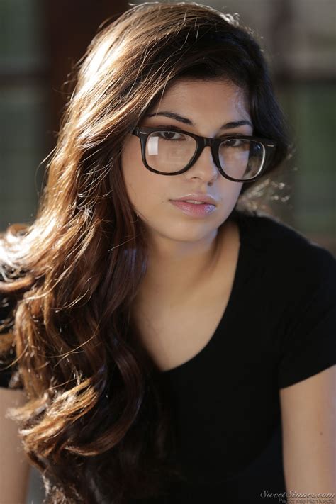 ava taylor 25 gary s girls with glasses pinterest taylors ray bans and sunglasses