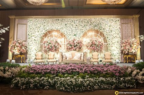 Hello dosto aaj pher mai ek new video laya hu asha hai ke ap sub ku yeh video pasan ayage. Love this stage decor in white n purple flowers | White ...