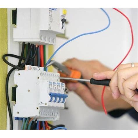 Black wires or hot wires carry live electrical loads from the electrical service panel to an outlet, light. How House Wiring Works