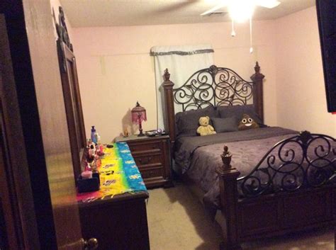 Live large in a small bedroom by taking full advantage of the available space. 2 Easy Ways to Arrange Bedroom Furniture (with Pictures)