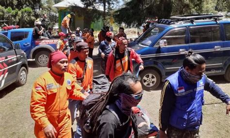 Check spelling or type a new query. Pendaki Asal Surabaya Terjatuh di Puncak Gunung Lawu - Gunung