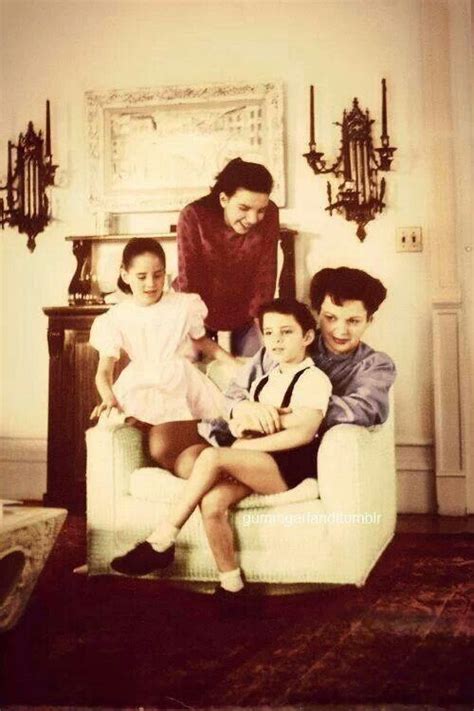 Judy Garland With Her Kids Liza Minelli Lorna And Joey Luft Judy