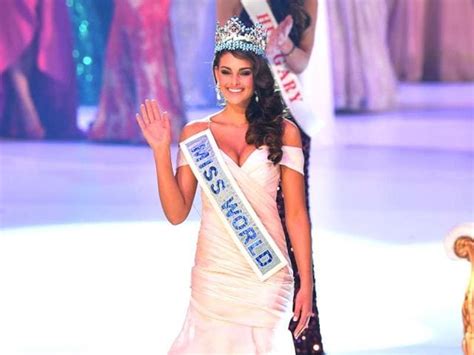 Heros Welcome For South Africas First Miss World In 40 Years World