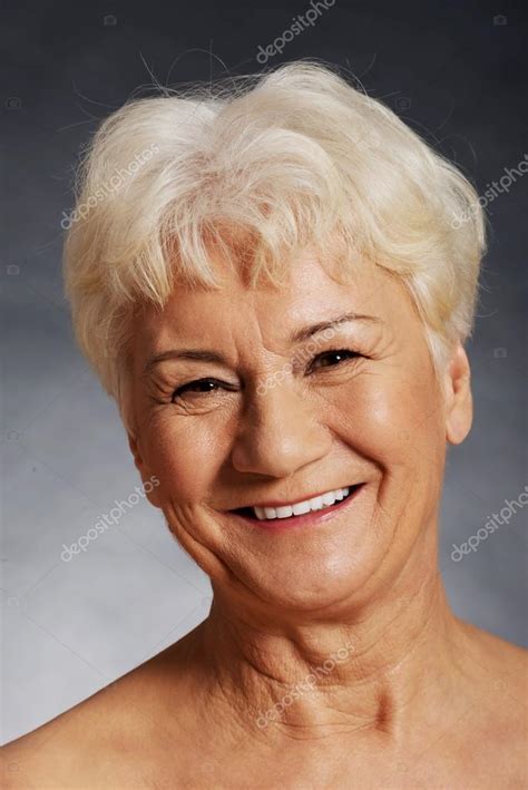 Naakt 60 Jaar Oude Vrouw Van De Spa Stockfoto Rechtenvrije Foto Door