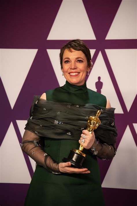 Olivia Colman Poses With Her Oscar Photos At Movienco