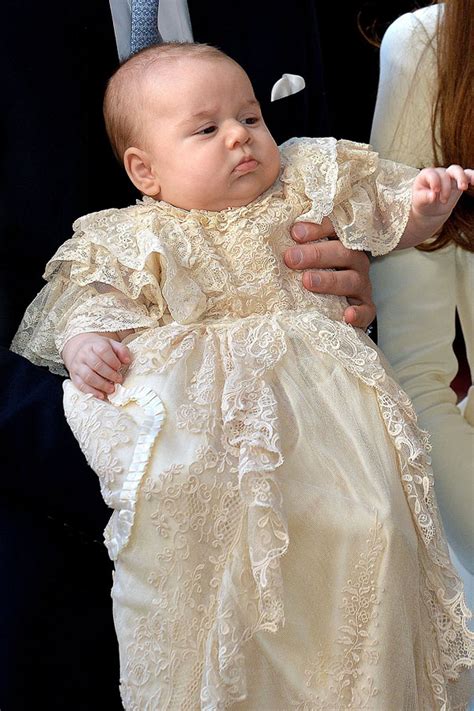Drei monate nach der geburt von prinz george alexander louis fand dort die taufe des royal babys statt. Prinz George: So süß ist der kleine Prinz George | Prinz ...