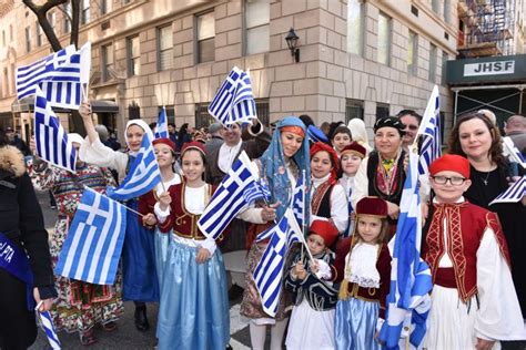 It is a day off for the general population, and schools and most businesses. Tyrkisk politi skyder tåregas mod Grækenland for at hjælpe ...