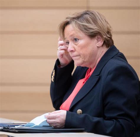 „und wenn sie dann auch noch sagt, dass eine planung für. Eisenmann unterstützt Federle: für Corona-Massentests - WELT