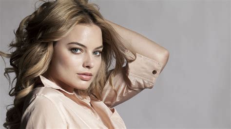 Margot Robbie Hands In Hairs 4k Hd Celebrities 4k Wallpapers Images Backgrounds Photos And