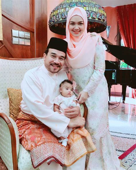 Peguam, siti kasim berpandangan sesuatu isu yang melibatkan melayu dan islam 'dipolitikkan' oleh golongan tertentu agar ia. Siti Nurhaliza's heartwarming journey to motherhood | New ...