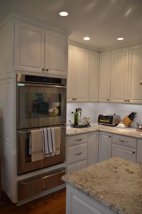 The cabinets look like oak with a golden finish. Kemper Kitchen Cabinets Review - The Best Kitchen Ideas