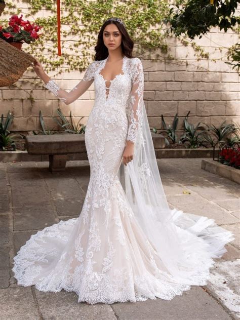 Lace Mermaid Wedding Dress With Long Sleeves