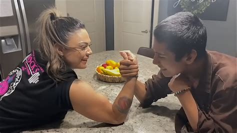 Mom Vs Son Arm Wrestling Youtube