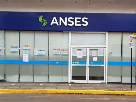 La anses informó que los beneficiarios del ingreso familiar de emergencia (ife) podrán cobrar el segundo pago del bono de $10.000 a partir del 3 de junio, fecha que coincide con la finalización del pago de la primera ronda. Anses confirmó la fecha de pago del tercer refuerzo del IFE