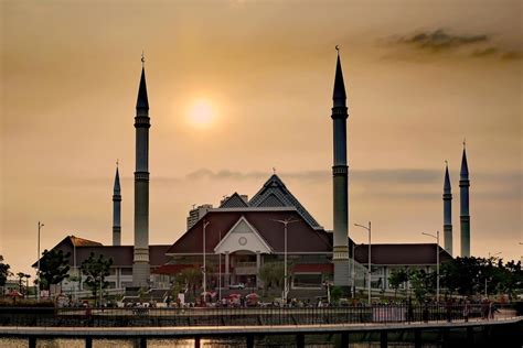 Premium Photo Masjid Raya Kh Hasyim Asyari Jakarta