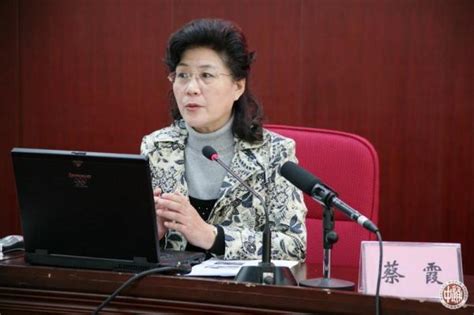 复旦承认出事 蔡霞点评 网络沸腾 6月7日上海复旦大学出了大事。 疑因不满被解聘，复旦教师姜文华将院数学学院党委书记王永珍割喉杀死，现场极度惨烈。 光明网刊文：中央党校教授蔡霞为任志强喊冤叫屈，党性在哪里 - 红色文化网