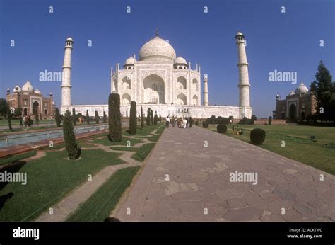 Taj Mahal Complex Hi Res Stock Photography And Images Alamy
