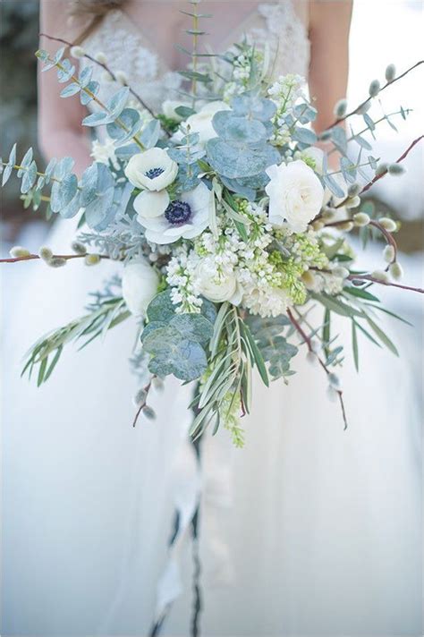 Planning a fantastic flower wedding bouquet. Fresh New Blue Wedding Bouquets We Adore - MODwedding