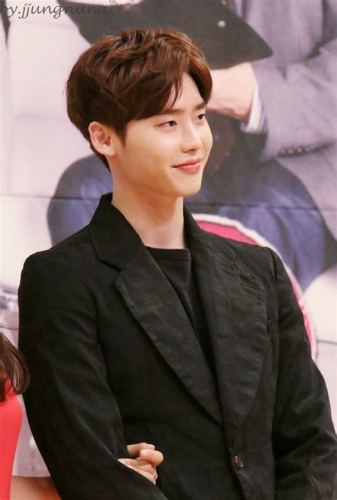 Father, mother, one younger brother and one younger sister. Lee Jong Suk #Pinocchio Press Conference Live Streaming ...