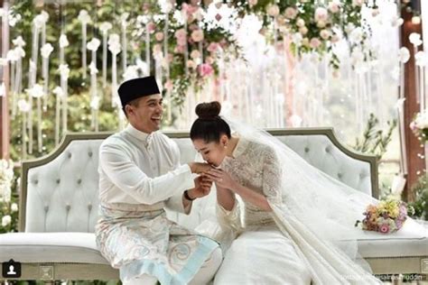 Chryseis, 29, is executive director at the family's berjaya assets, which has property, gaming and food businesses. Malaysian heiress Chryseis Tan weds fiance Faliq ...