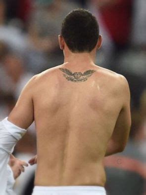 Последние твиты от james rodríguez (@jamesdrodriguez). James Rodriguez tatto on his back. 2015 | Rubio, Tatuajes