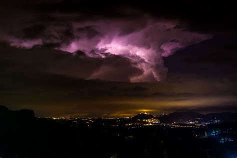 Sfondi Paesaggio Italia Notte Cielo Nuvole Fulmine Tempesta