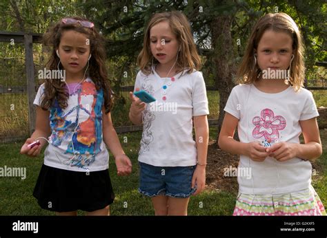 Three Tween Girls With Ipods Stock Photo Alamy