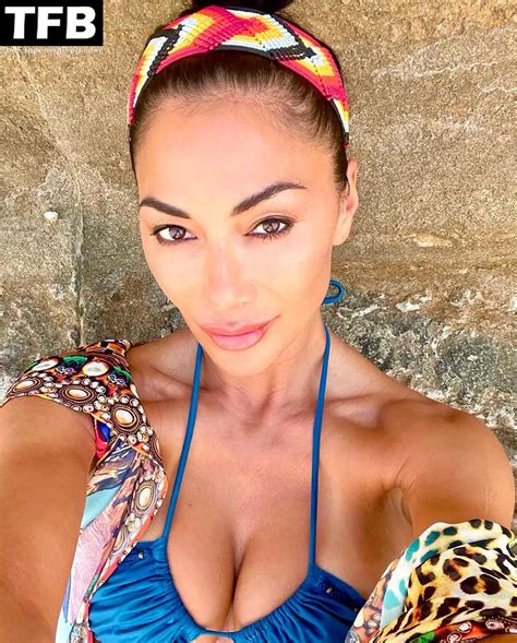Nicole Scherzinger Shows Off Her Sexy Tits 5 Photos Thefappening