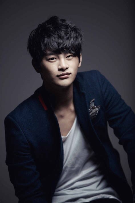 He launched his singing career after winning the talent reality show superstar k in 2009. Seo In Guk 서인국에 있는 핀