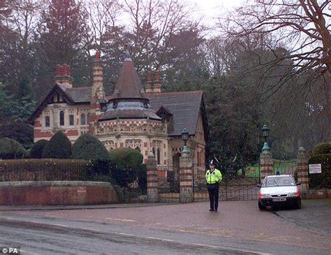 Razor Wire Has No Place In Henley George Harrisons Widow Abandons