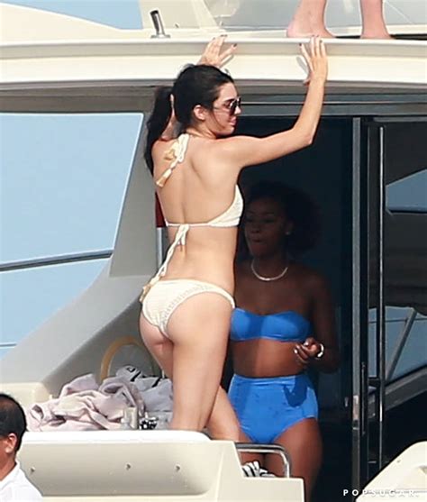 Kylie Jenners 18th Birthday Trip In Mexico Popsugar Celebrity Photo 12
