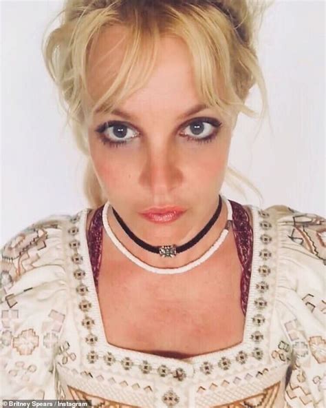 Britney Spears Posts Selfies In The Same Top For An 18th Time Readsector