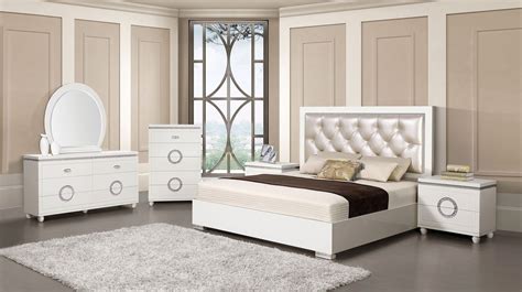 Acme Vivaldi Pearl White High Gloss Platform Bedroom Set Vivaldi
