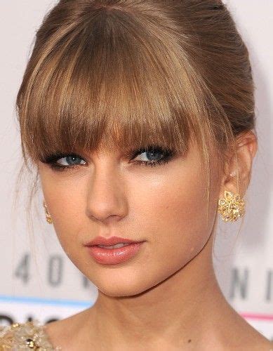 How To Nab Taylor Swifts Sultry Amas Beauty Look Dark Blonde Hair