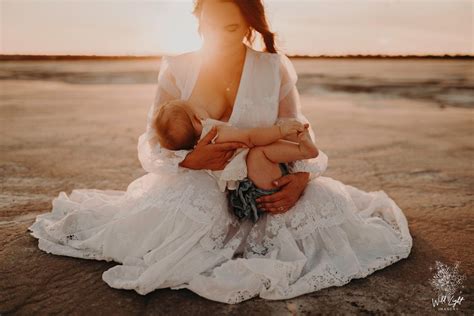 Breastfeeding Photoshoot Mother Daughter In 2020 Breastfeeding Mother Photoshoot Mother Daughter