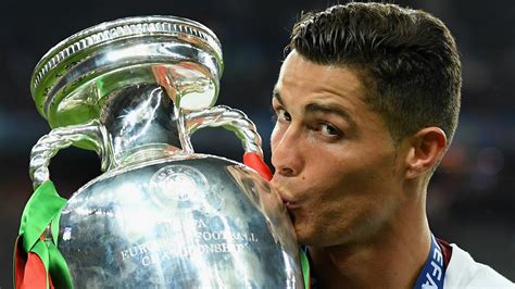 Cristiano Ronaldo Nouveau Trophée Pour La Star Star 24