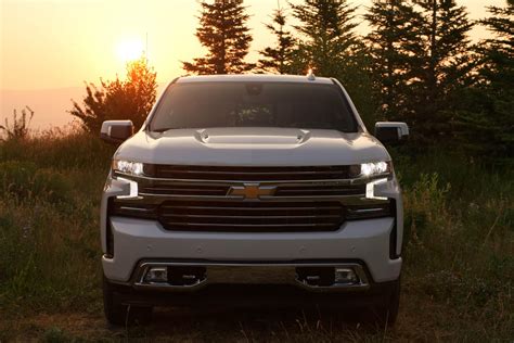 2019 Chevy Silverado 1500 Drops Weight Adds Muscle Tons Of Tech Cnet