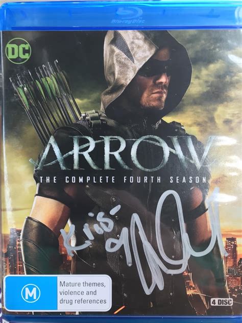 met stephen amell and katie cassidy and got their autographs r arrowverse