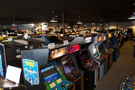 A visit to Galloping Ghost, the largest video game arcade in the USA ...