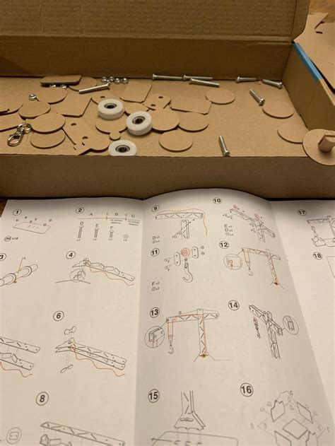 Newtons Lab Pulley Crane Kit Kikkerland Design Inc