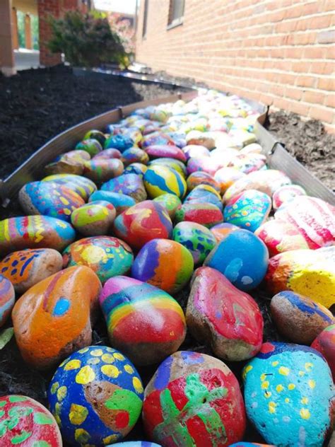 Elementary Art Project Has Every Student Paint One Rock