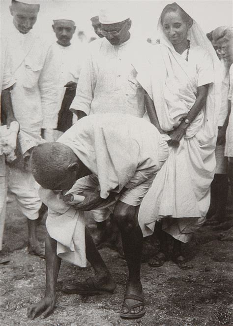Gandhi Salt March 90th Anniversary Exhibition — Gandhi At Dandi