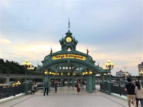 A Guide To Visiting Tokyo Disneyland Insidejapan Tours