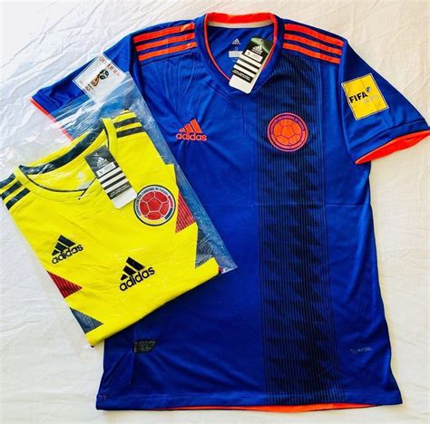 El portal especializado 'todo sobre camisetas' publicó las primeras imágenes de la camiseta alternativa de la selección para el próximo año. Camiseta Hombre Selección Colombia Mundial 2018 Azul ...