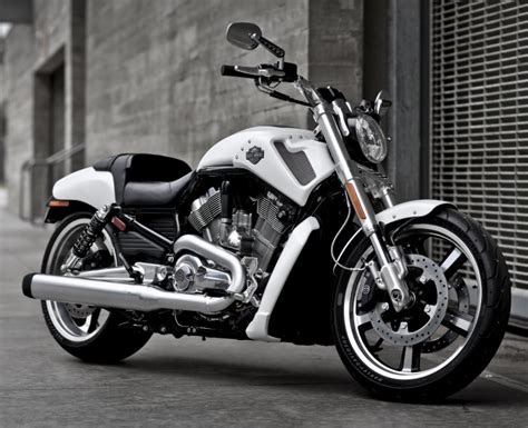 They are often called muscle bikes for their relatively high power output. 2011 Harley-Davidson VRSCF V-Rod Muscle - Moto.ZombDrive.COM