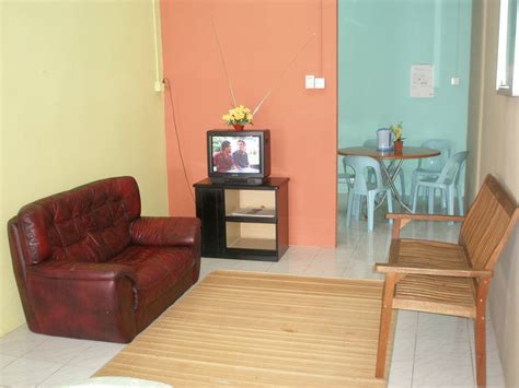 The shortest longhouse is shared by six families while the longest accommodates more than eighty families! homestaysibusarawak: Indah Homestay atau Guesthouse SIBU ...